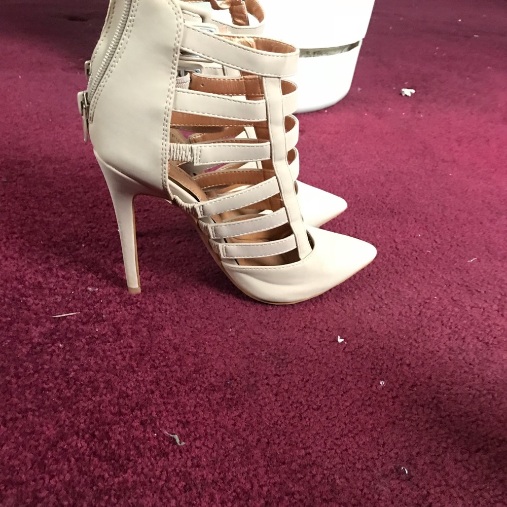 Tan heels - Picture 2 of 3
